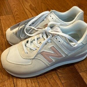 New Balance 574. Ivory/ light pink